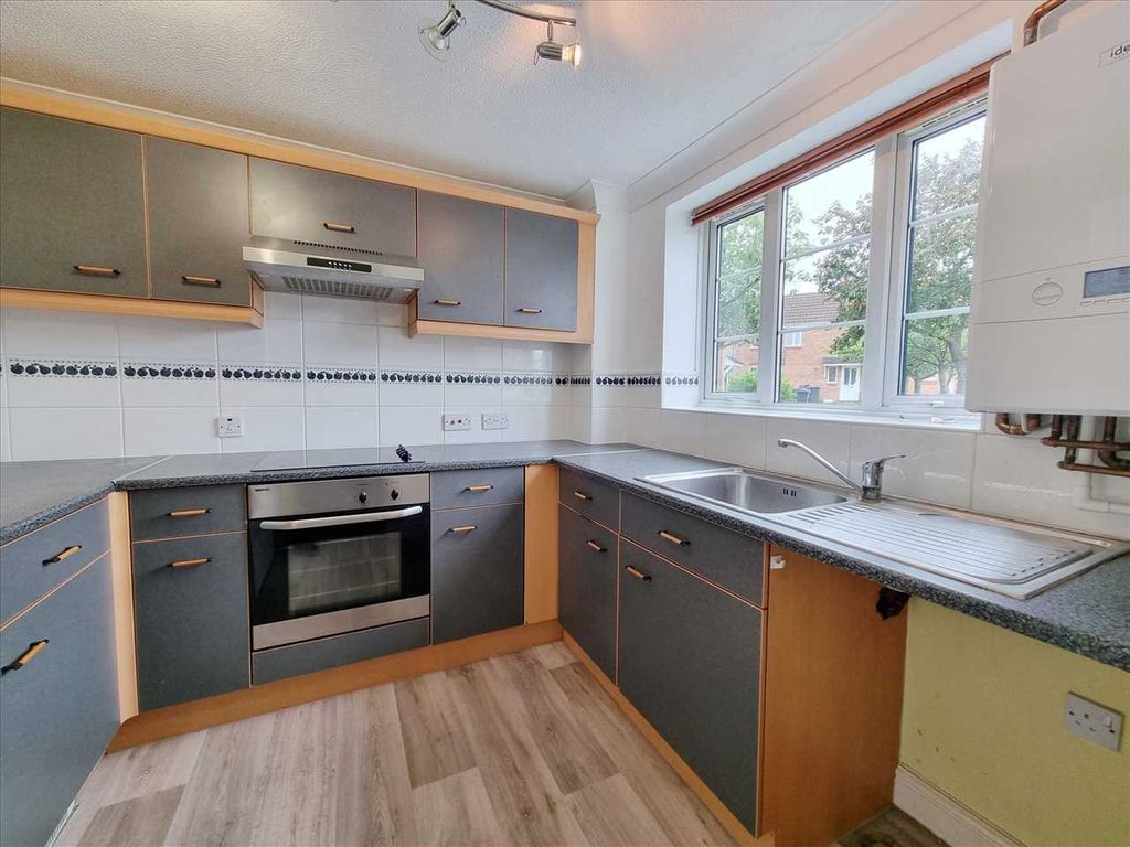 Property photo 2 of 7 Kitchen