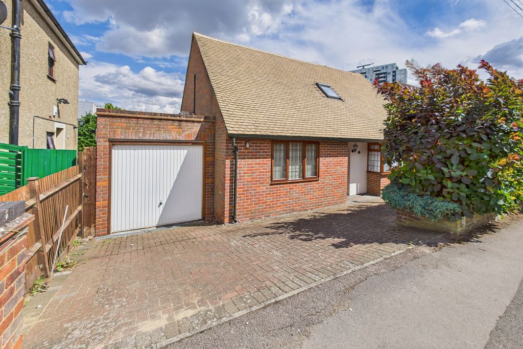 Property photo 1 of 25