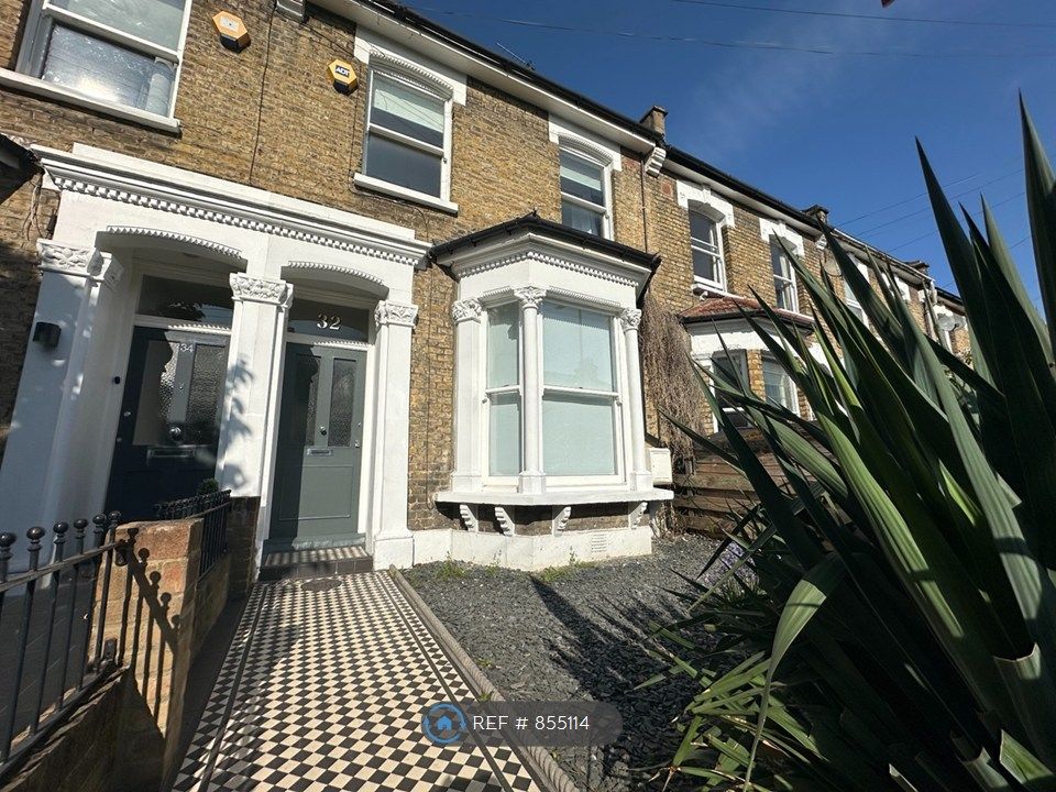 Property photo 1 of 30 Front Garden