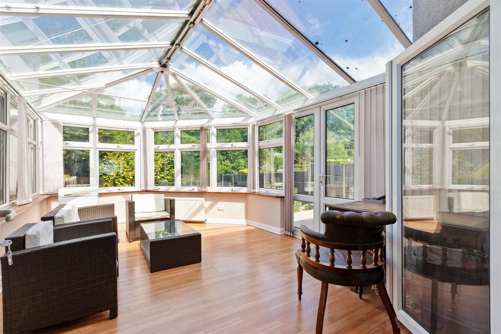 Property photo 3 of 11 Wandle Road