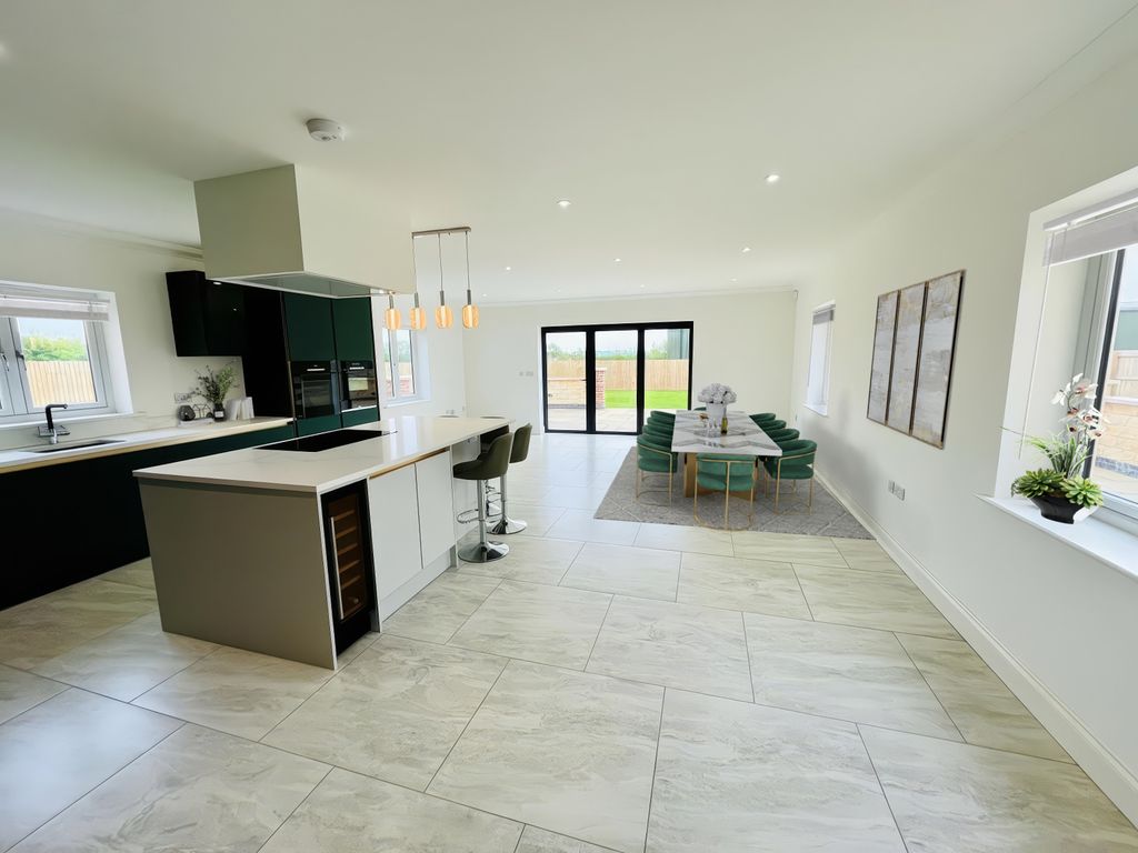 Property photo 2 of 33 Kitchen Diner