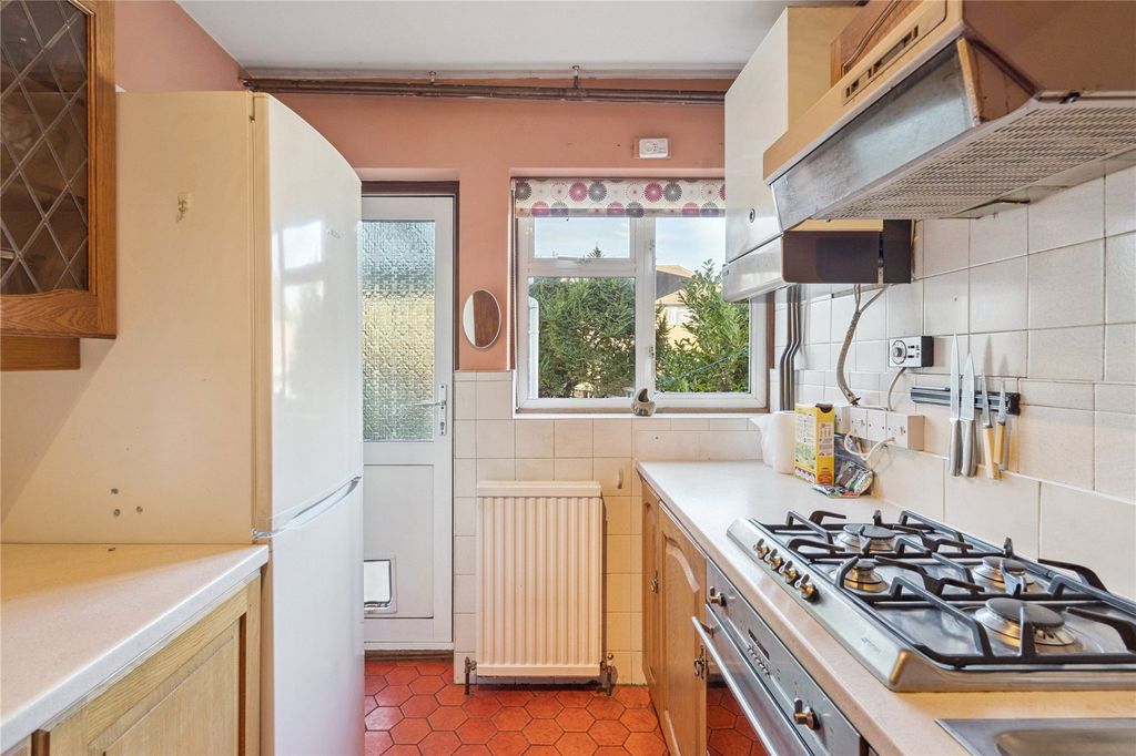 Property photo 2 of 9 Kitchen