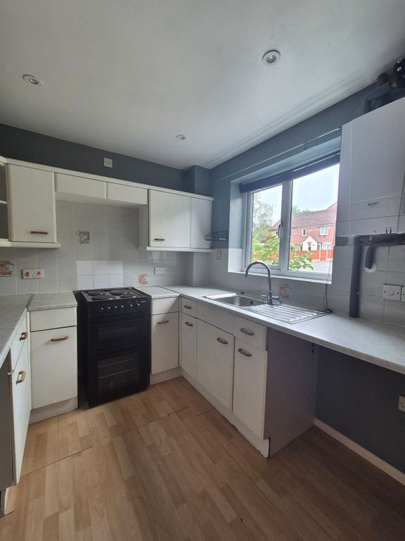 Property photo 3 of 13 Kitchen