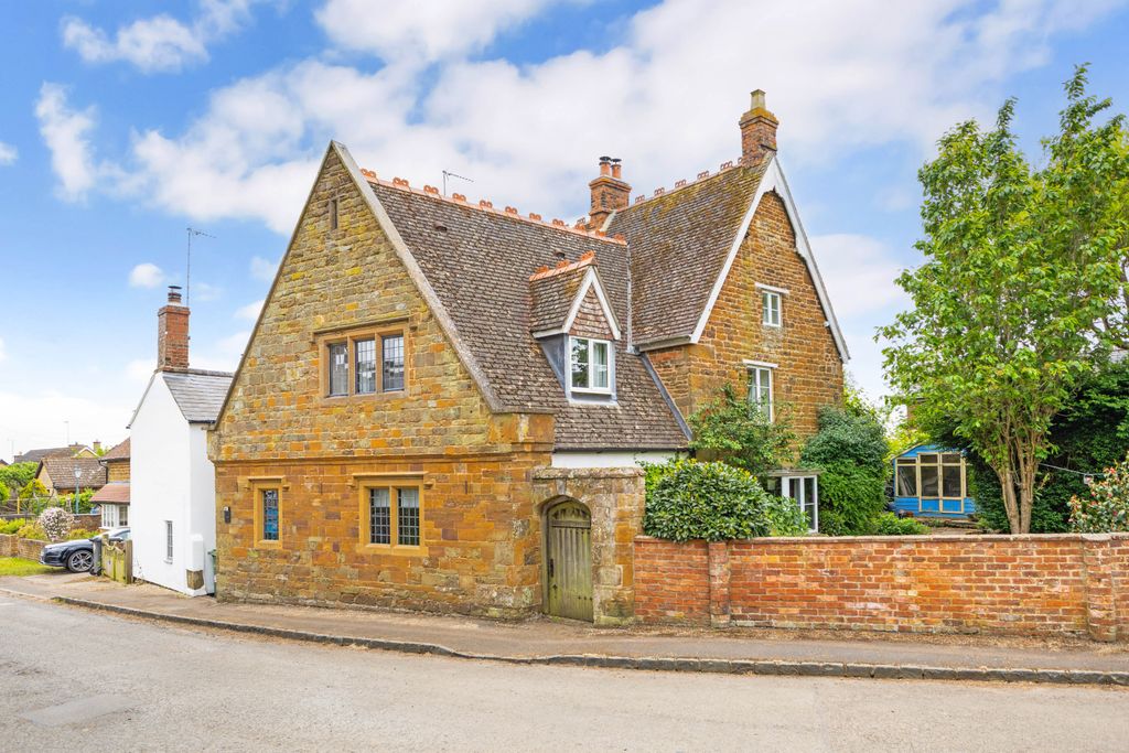 Property photo 1 of 9