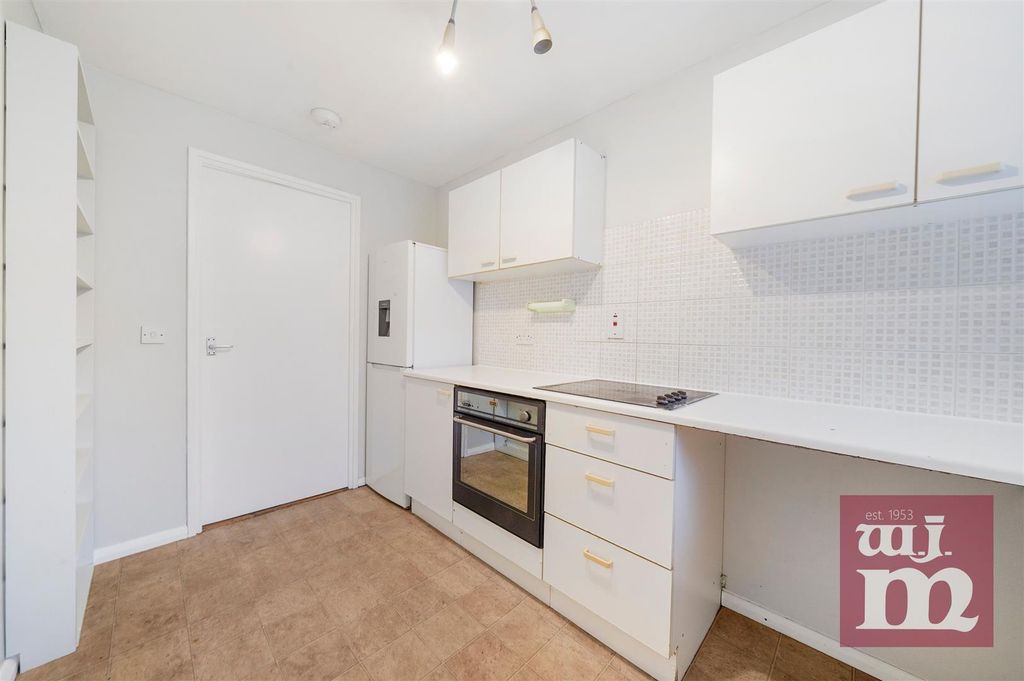 Property photo 2 of 10 Kitchen