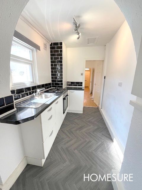 Property photo 2 of 9 Kitchen