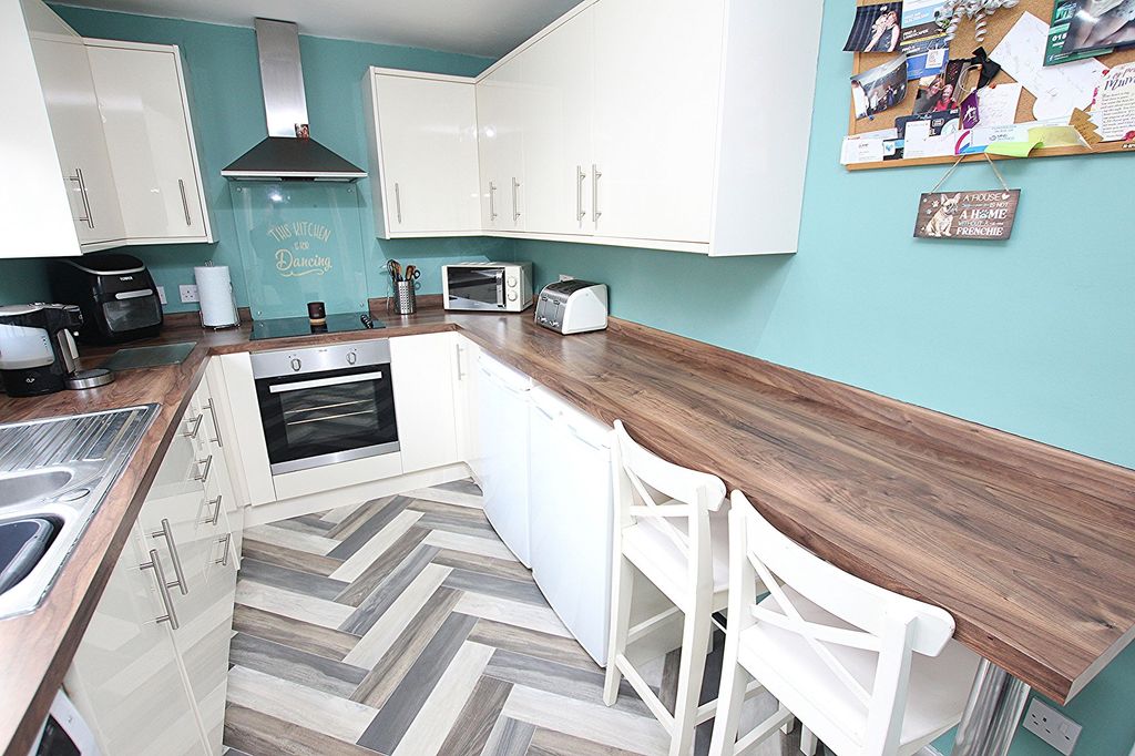 Property photo 3 of 15 Kitchen