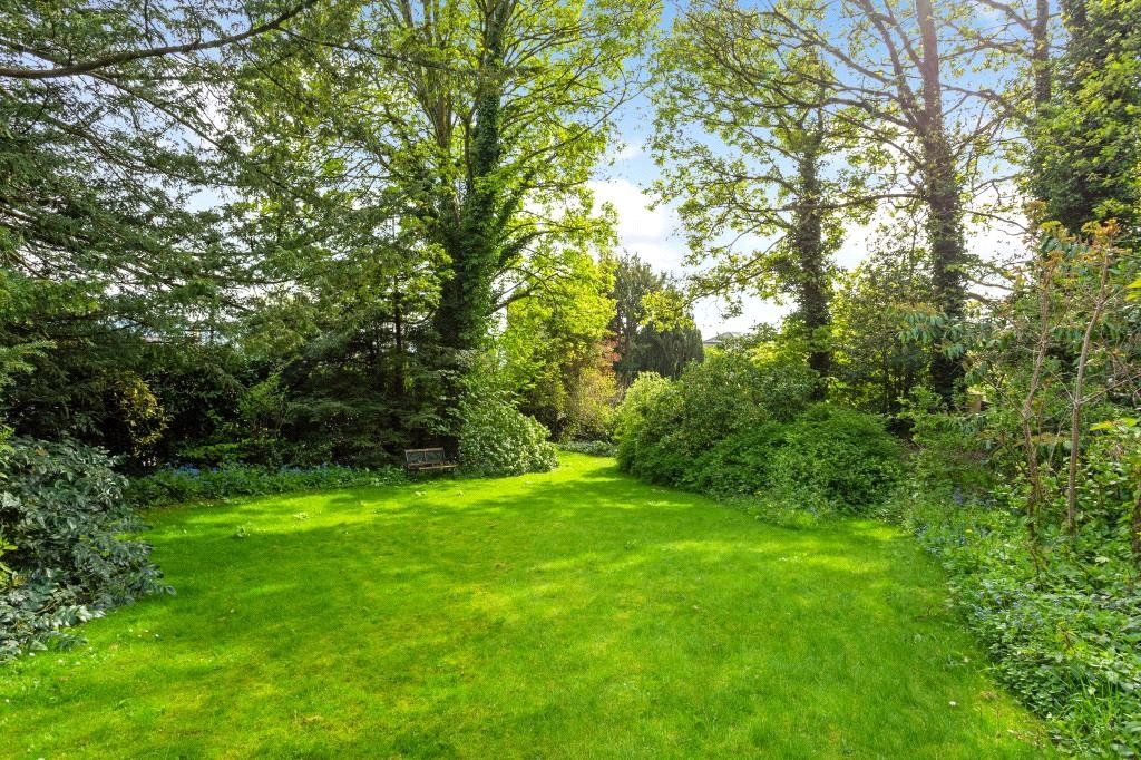 Property photo 3 of 12 Ground