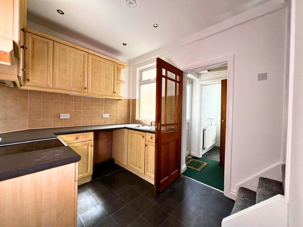 Property photo 1 of 11 12 Cranbrook Street, Kingstone, Barnsley, S70 6Lt