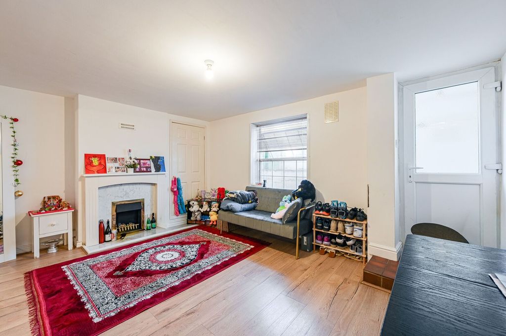 Property photo 2 of 12