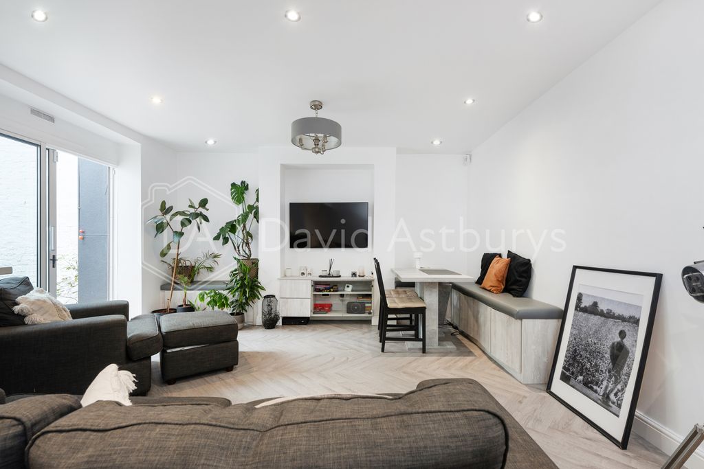 Property photo 2 of 11 0306202410_Daisl_Flat 1, 1 Westbourne Road _N7 8Ar