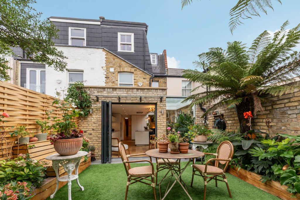 Property photo 2 of 12