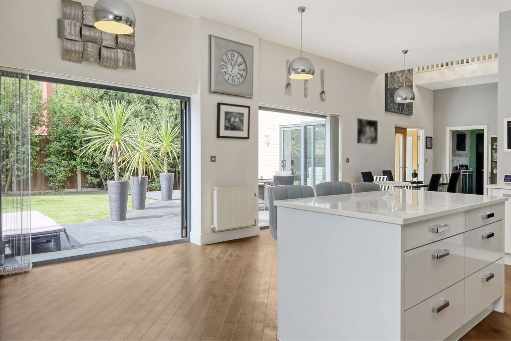 Property photo 1 of 25