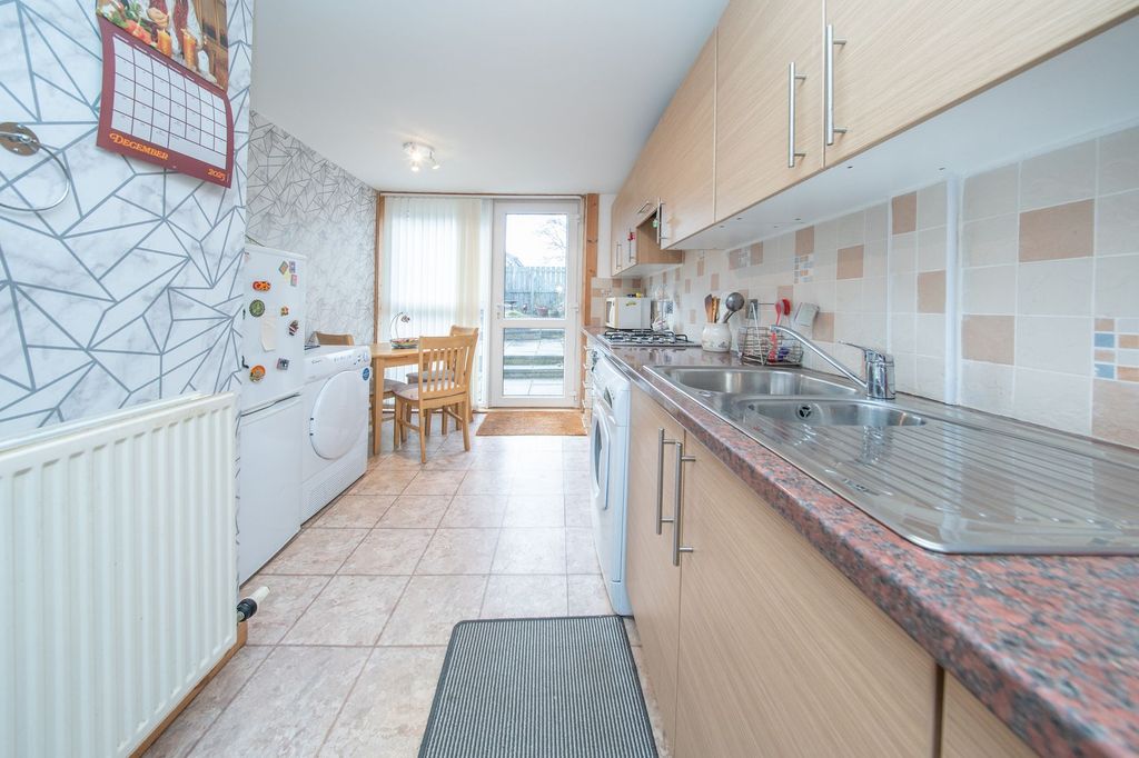 Property photo 3 of 25 Kitchen