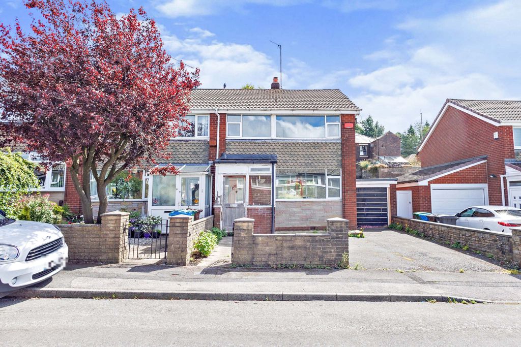 3 bed semi-detached house for sale Cross Bank