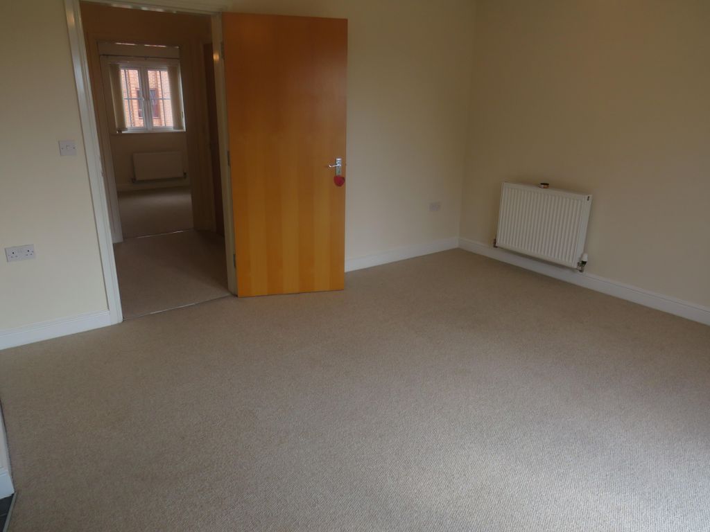 Property photo 3 of 7 Living Room