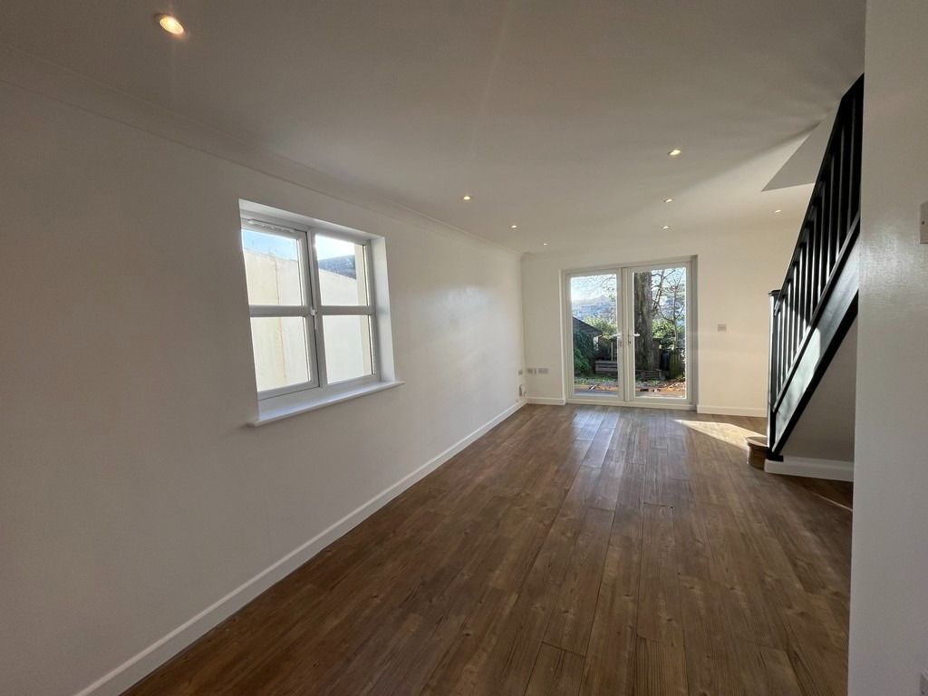 Property photo 2 of 16 5517375