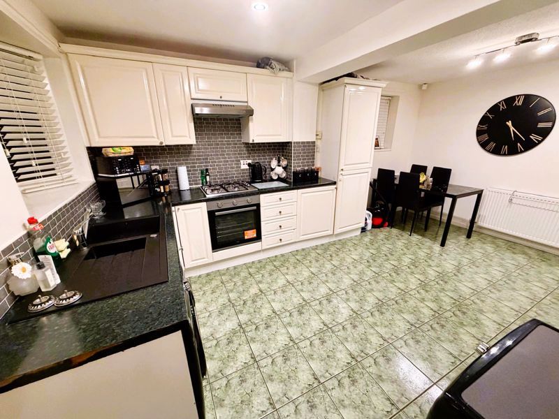 Property photo 2 of 10 Photo 3