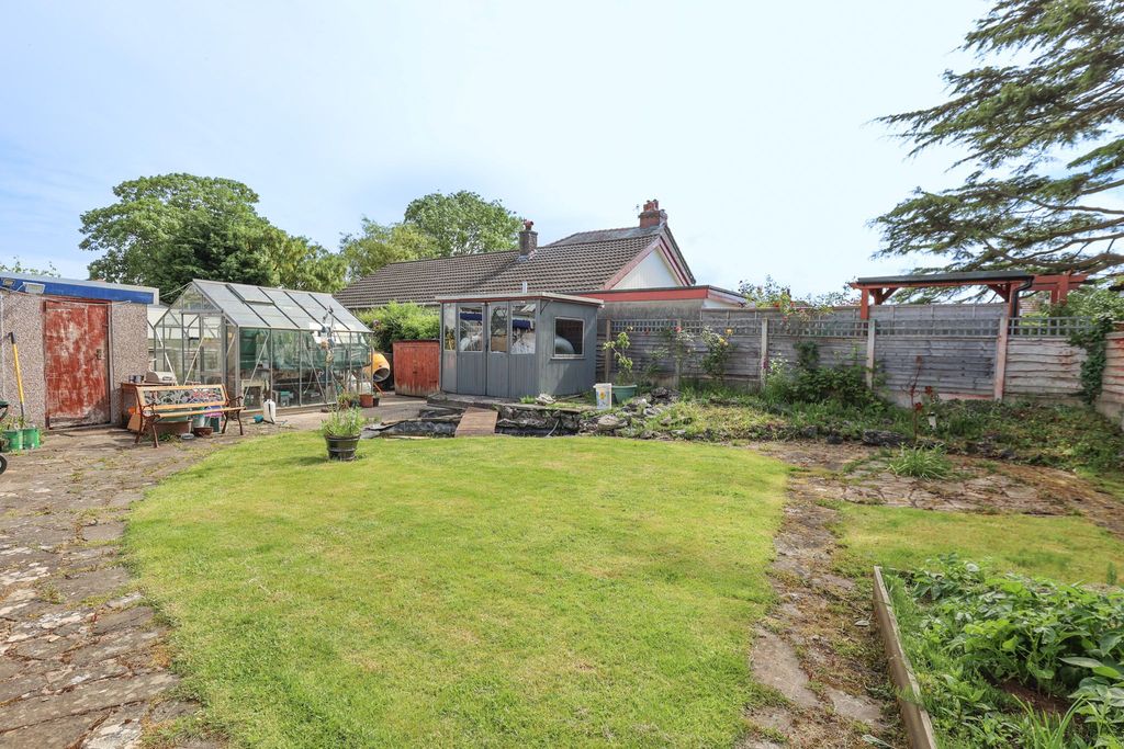 Property photo 2 of 11