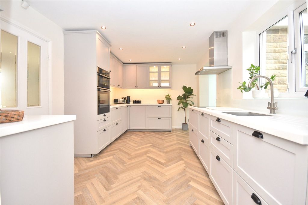 Property photo 3 of 22 Picture No. 24