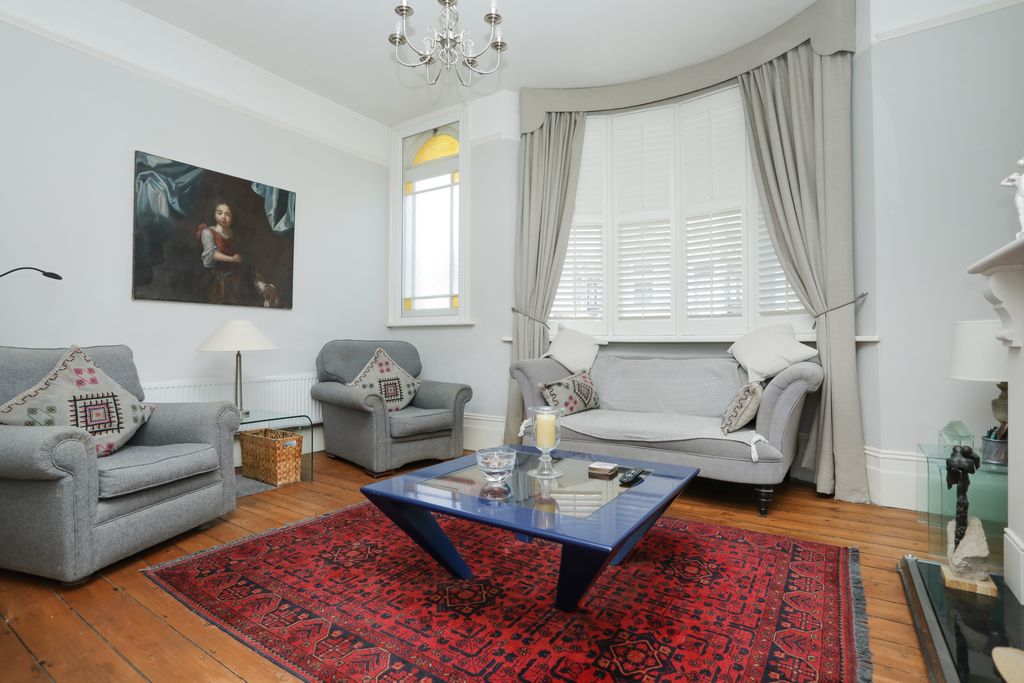 Property photo 3 of 17 Picture 3