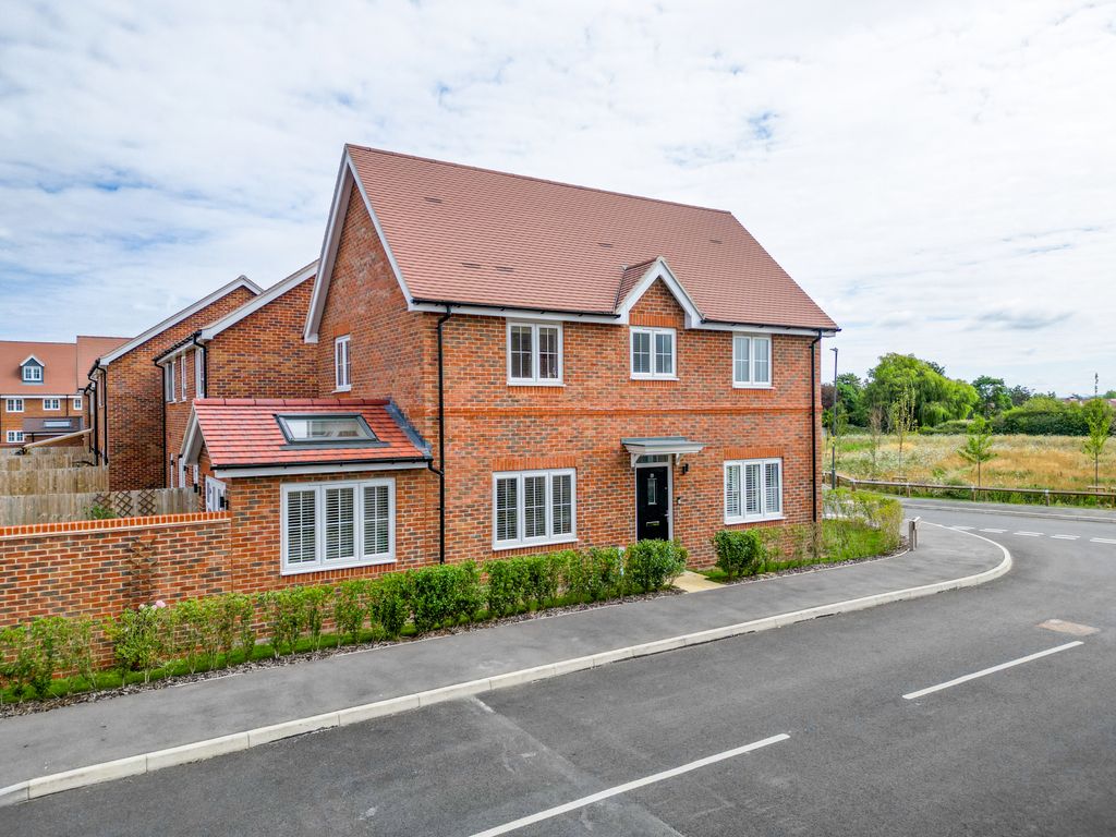 Property photo 1 of 30 Bodge Piece, Weston Turville