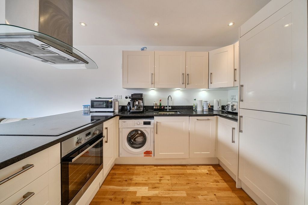 Property photo 2 of 12 Picture No. 24