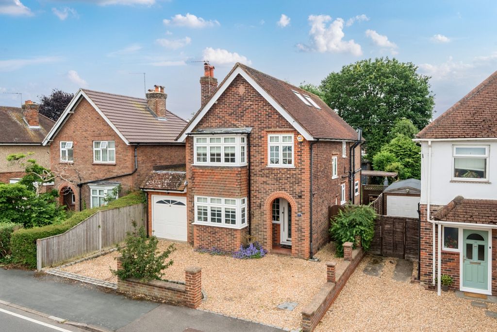 Property photo 1 of 16 Victoria Road