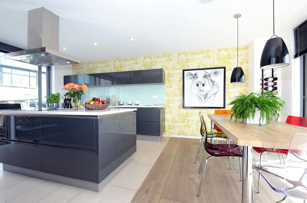 Property photo 1 of 25 Kitchen/Reception
