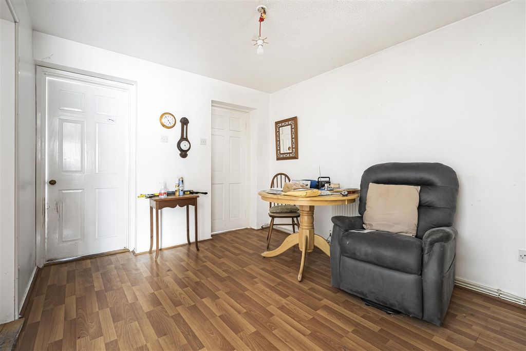Property photo 3 of 15 5_61445.Jpg