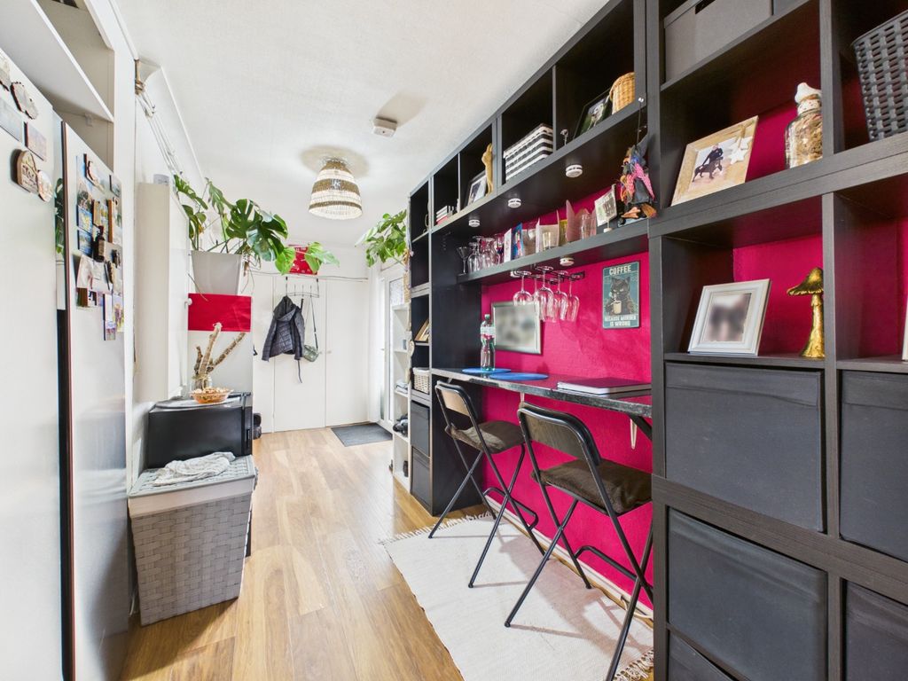 Property photo 3 of 12 4870287