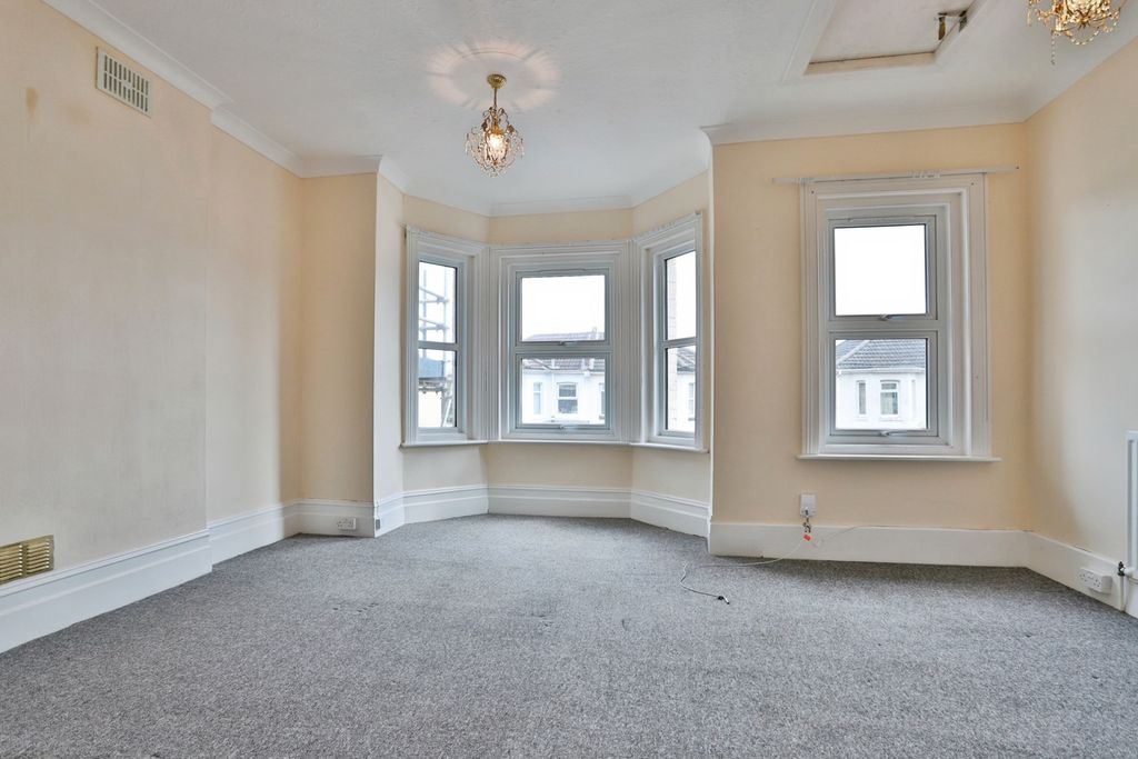 Property photo 3 of 25 Pbox-Img.Jpg