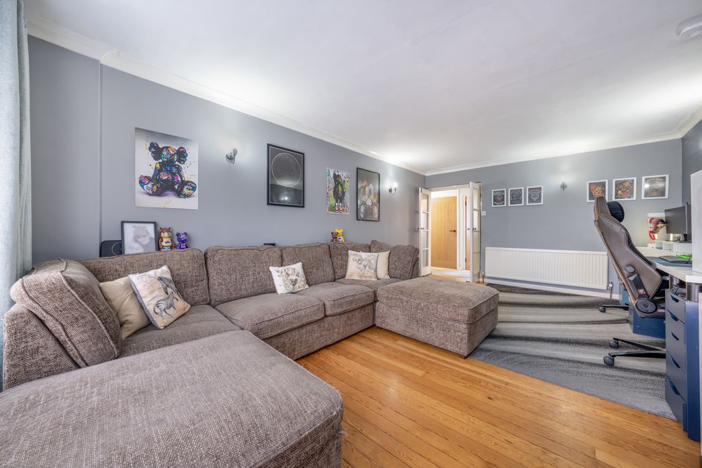 Property photo 3 of 12