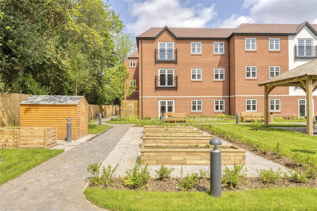 Property photo 1 of 90 Picture No. 76