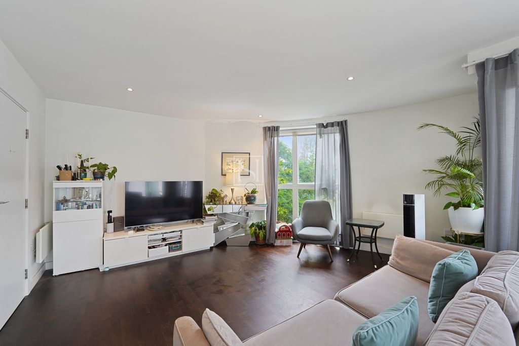 Property photo 1 of 13 A Modern Riverside 2 Bedroom Flat In Brentford With A Balcony, Gym And Secure Underground Parking
