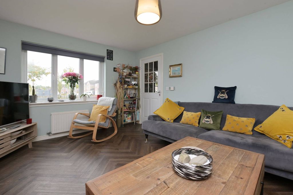 Property photo 2 of 30