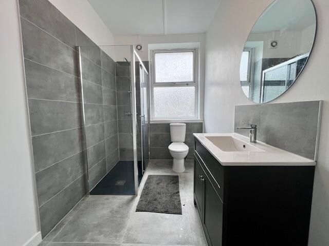 Property photo 1 of 9 Bright And Modern Bathroom Suite Featuring A Spaci...