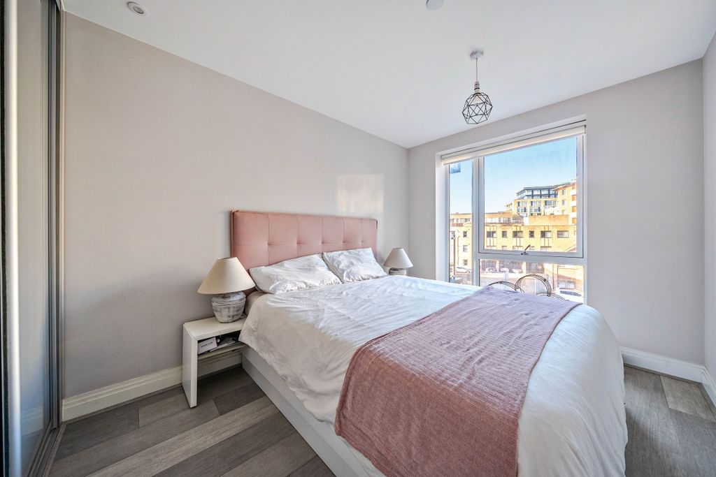 Property photo 2 of 14 1396152-14-695E53...