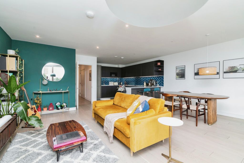 Property photo 2 of 8 2