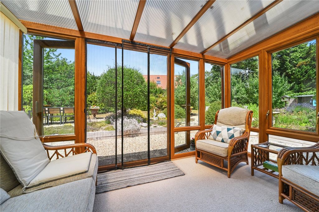Property photo 3 of 30 Conservatory