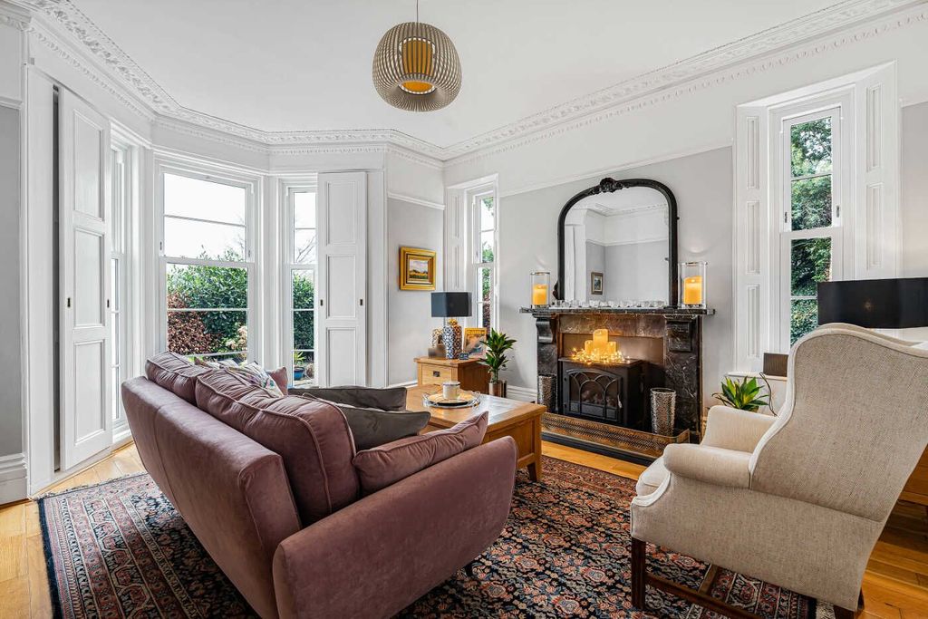 Property photo 3 of 33