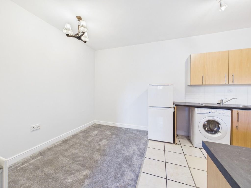 Property photo 3 of 10 Cam04899G0-Pr0442-Still007.Jpg