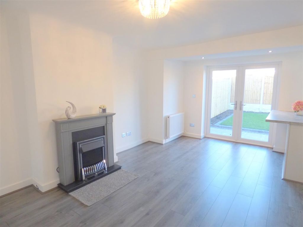 Property photo 3 of 15 Lounge