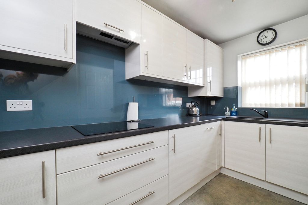 Property photo 2 of 17 Photo