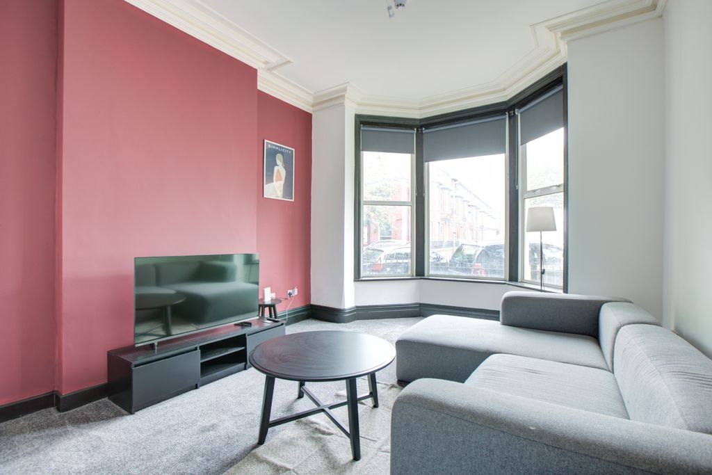 Property photo 3 of 26 Bold Street-Living Room (2)