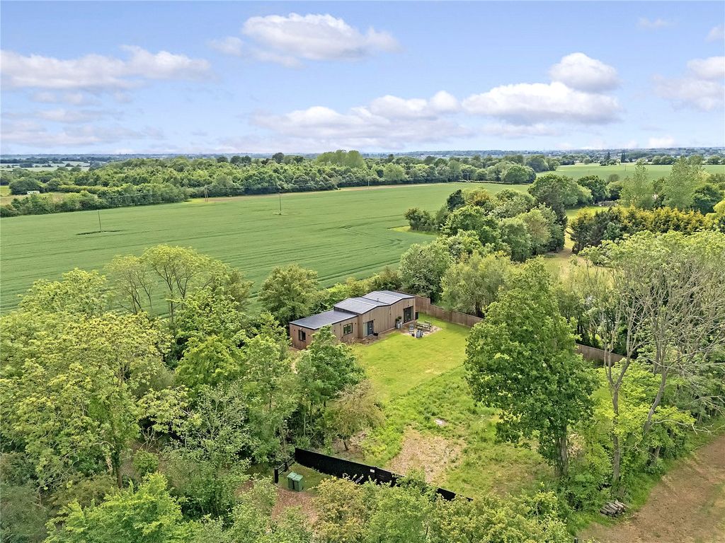 Property photo 1 of 25 Robins Green