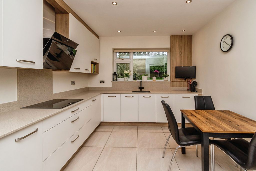 Property photo 3 of 22 Kitchen/Diner