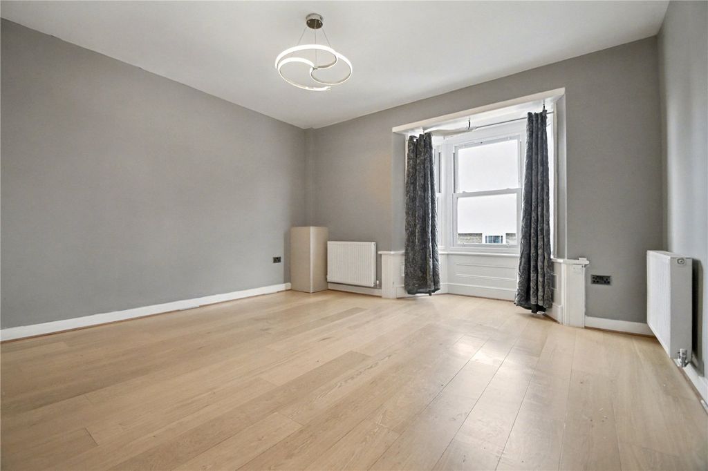 Property photo 2 of 9 Picture No. 25