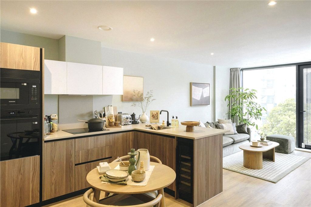 Property photo 3 of 11 Kitchen / Dining
