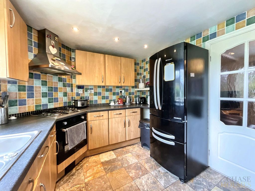 Property photo 2 of 20